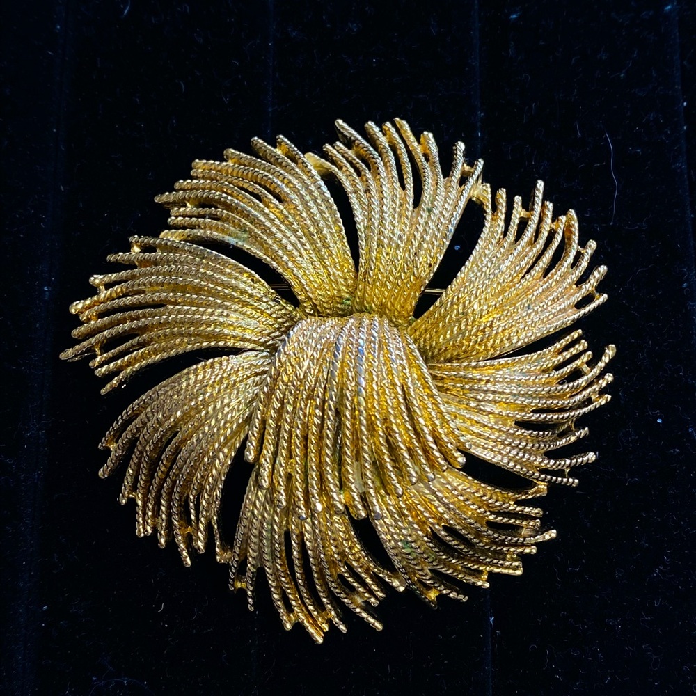 ✨🌸 MONET VINTAGE GOLD TONE VINTAGE BROOCH ✨🌸